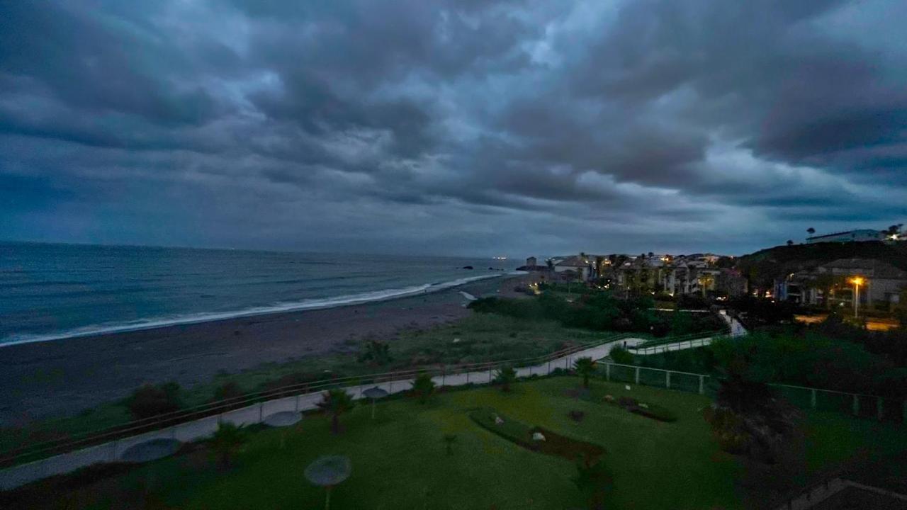 Exclusive Luxury Frontline Beach Penthouse Casares Del Mar - Estepona المظهر الخارجي الصورة
